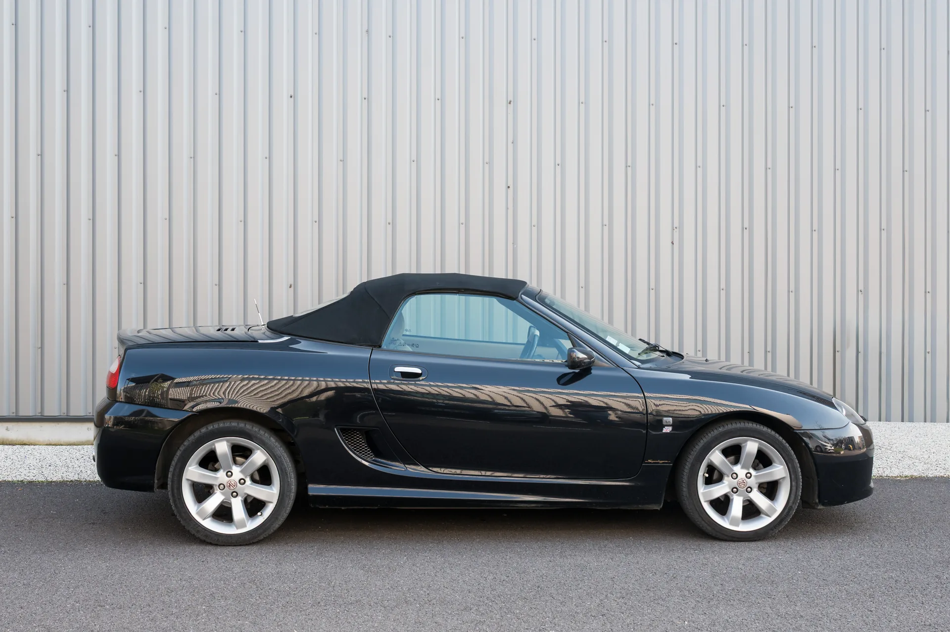 MG TF — profil capote fermée