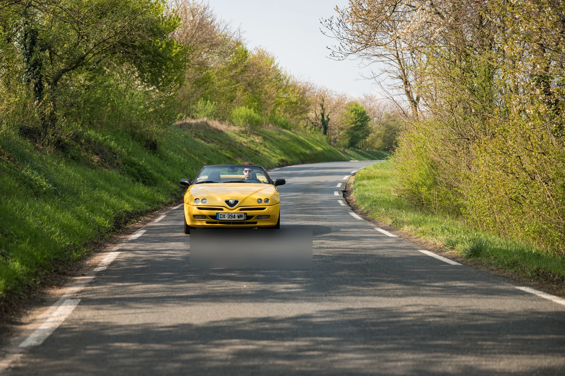 Alfa Romeo Spider 916 jaune — conduite route