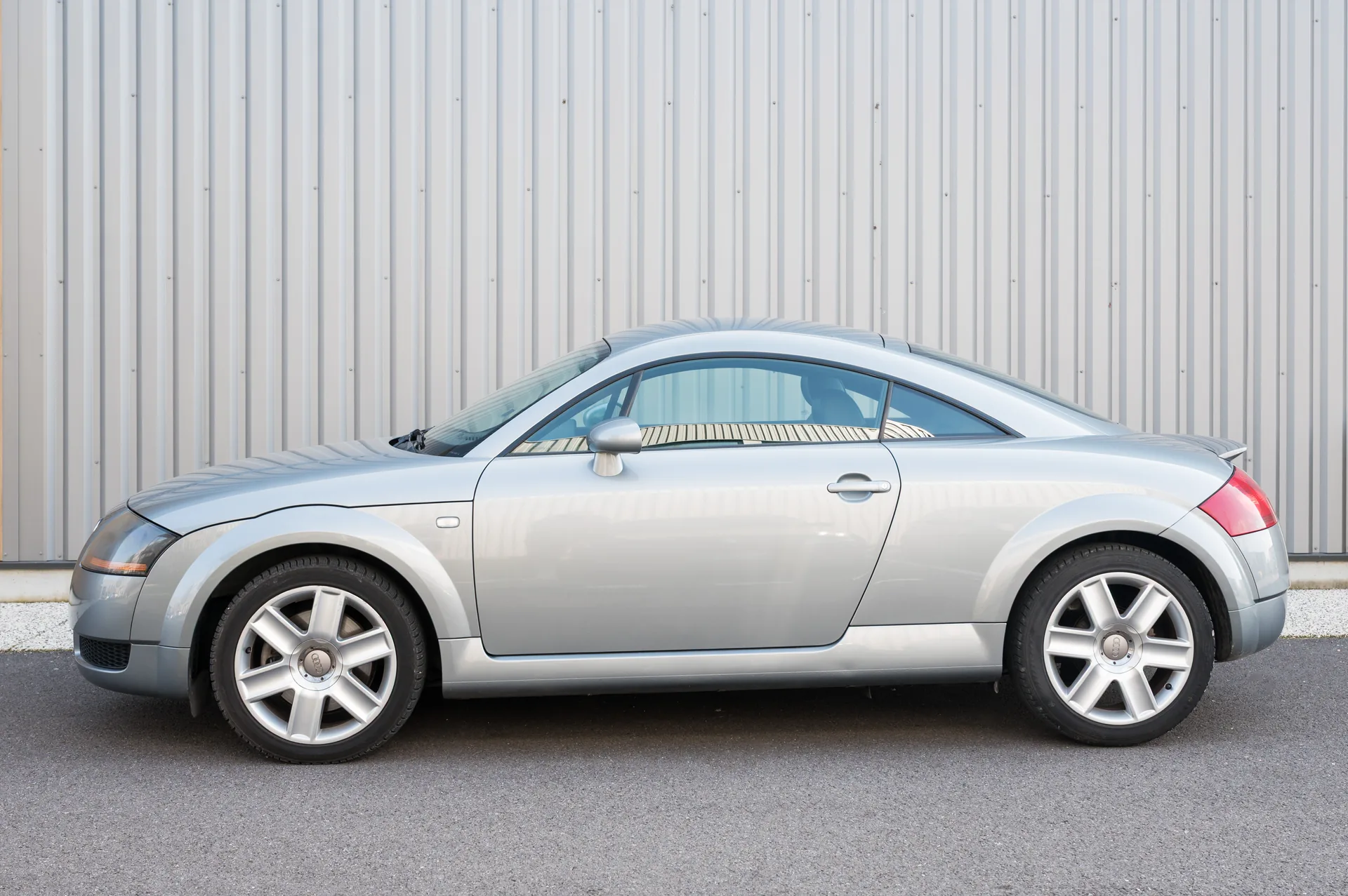Audi TT Coupé MK1 gris — youngtimer de fonction