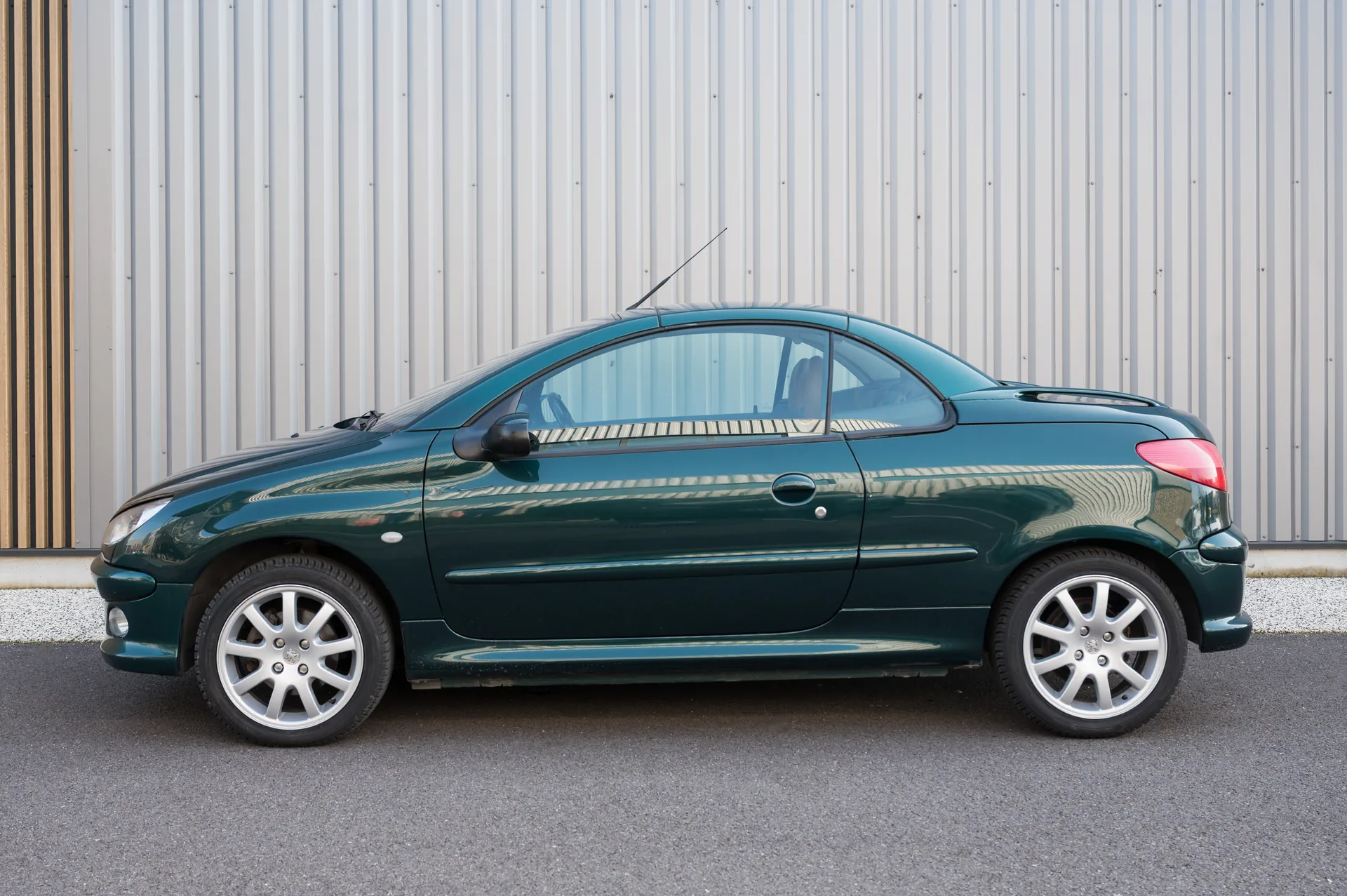 Peugeot 206 CC Roland Garros verte — youngtimer de fonction