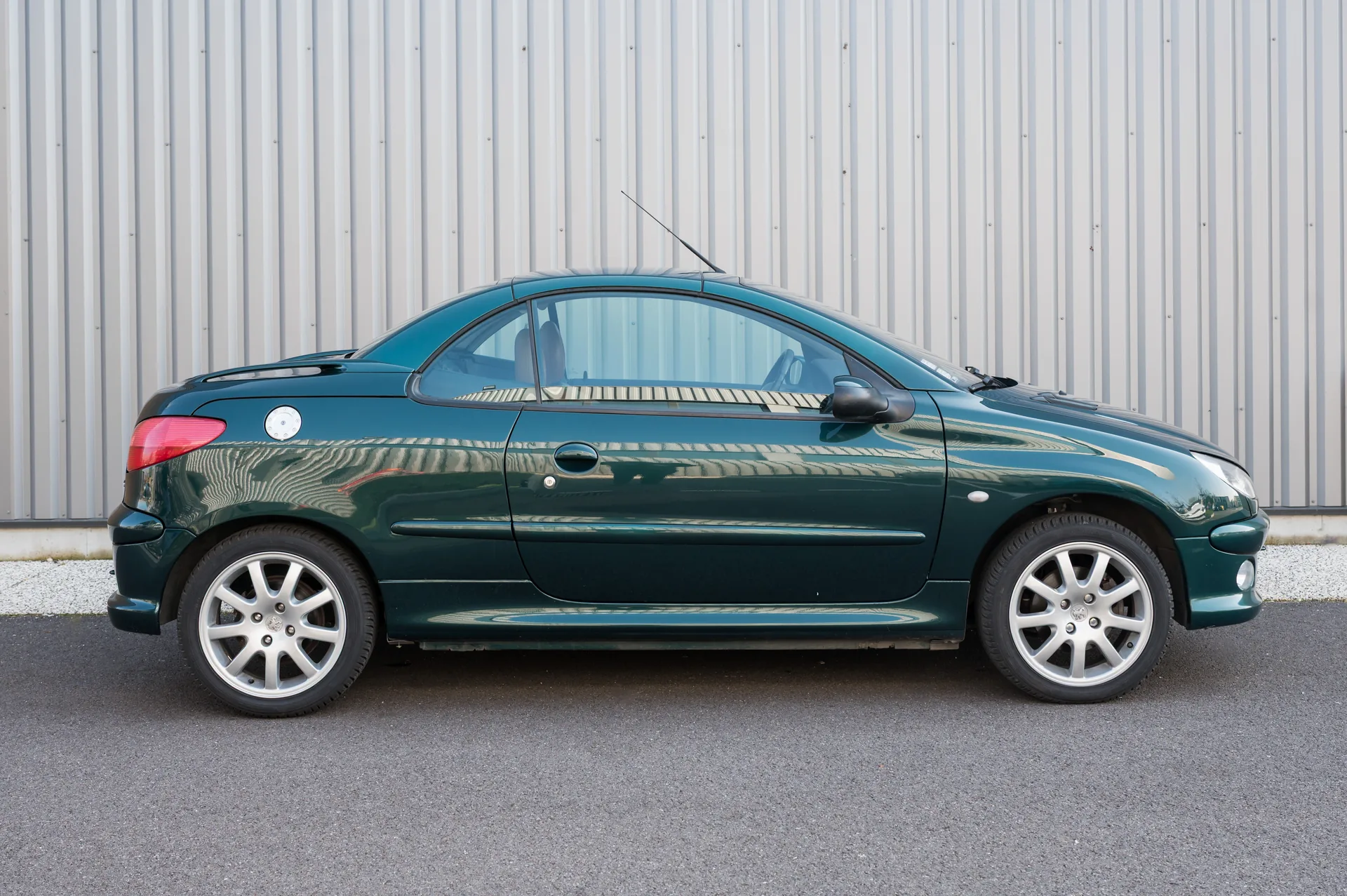 Peugeot 206 CC Roland Garros verte — profil
